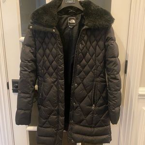 The North Face Quilted Puffer in Black with Faux Fur Collar SMALL